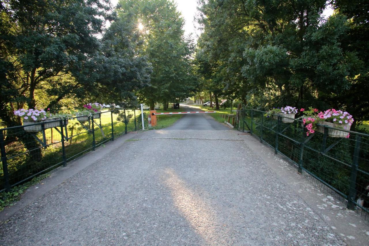 Camping L'Ilot Du Chail Sansais Kültér fotó