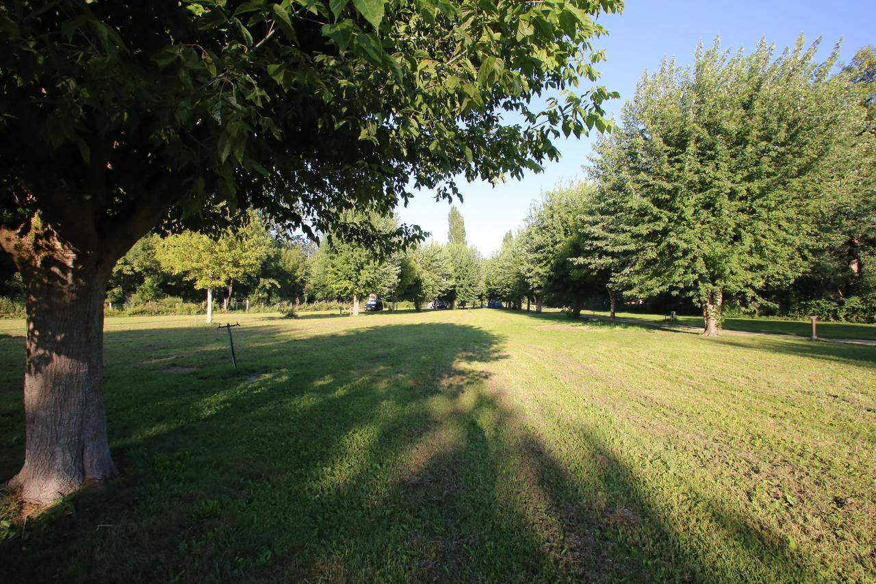 Camping L'Ilot Du Chail Sansais Kültér fotó
